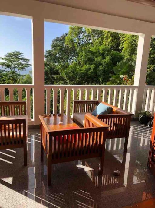 Hilltop South - Villa Bougainville Такамака Экстерьер фото
